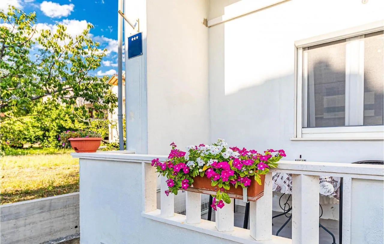 Awesome Apartment In Kastel Luksic With Kitchen Kaštela