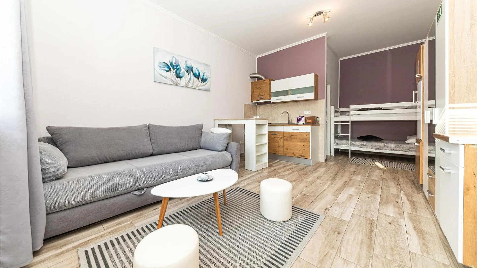 Awesome Apartment In Kastel Luksic With Kitchen Kaštela Chorvatsko
